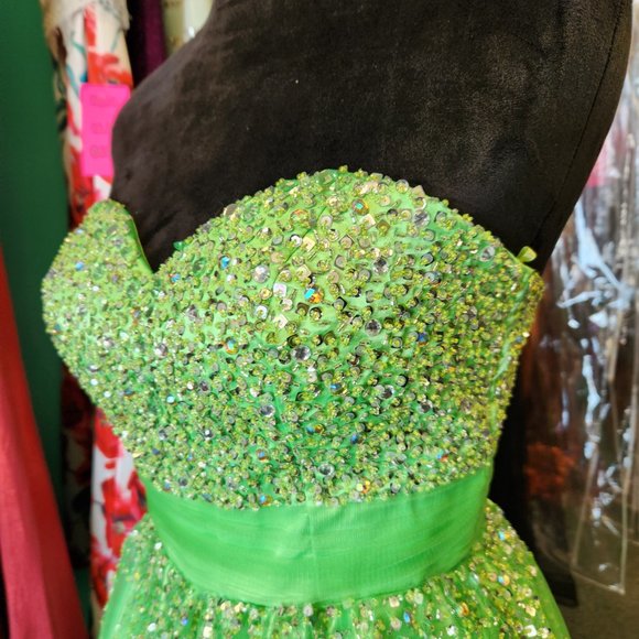 Jolene 13131 Size 2 Lime Prom Dress - Picture 7 of 7
